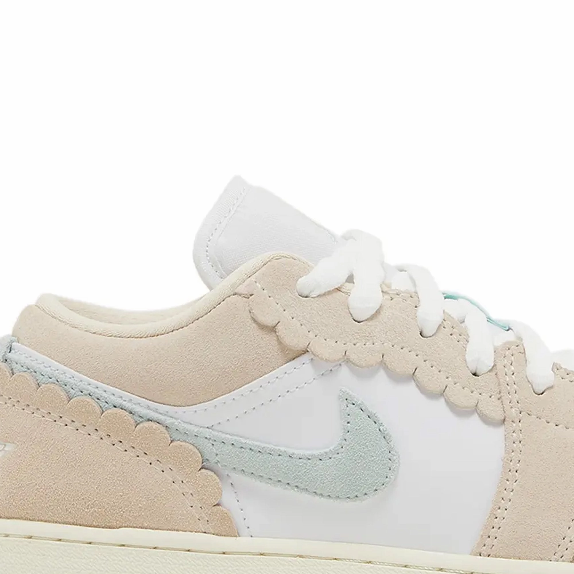 Air Jordan 1 Low SE 'Scalloped Edge Guava Ice' GS (2023)