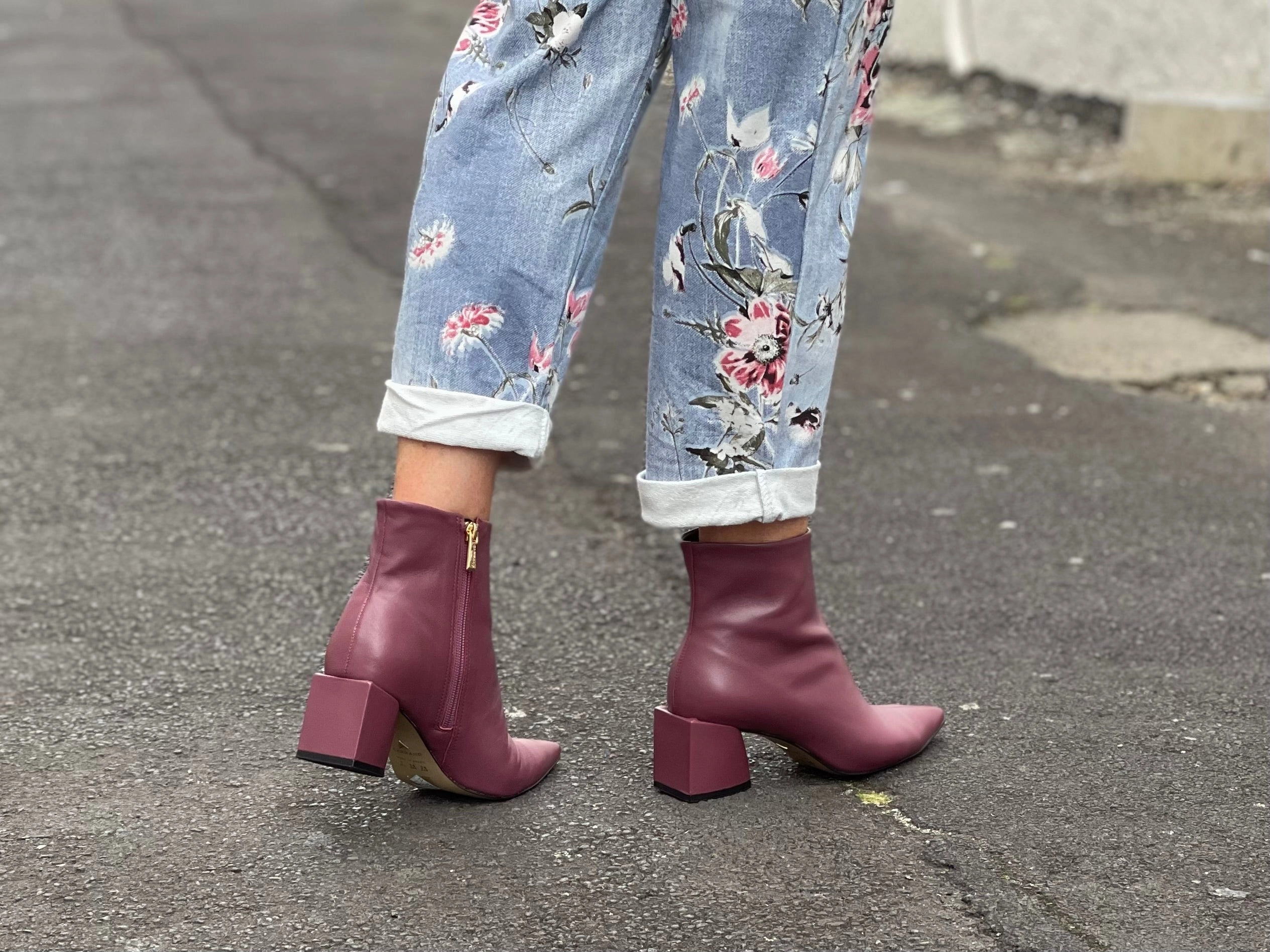 Carrano Betty available in 2 colours