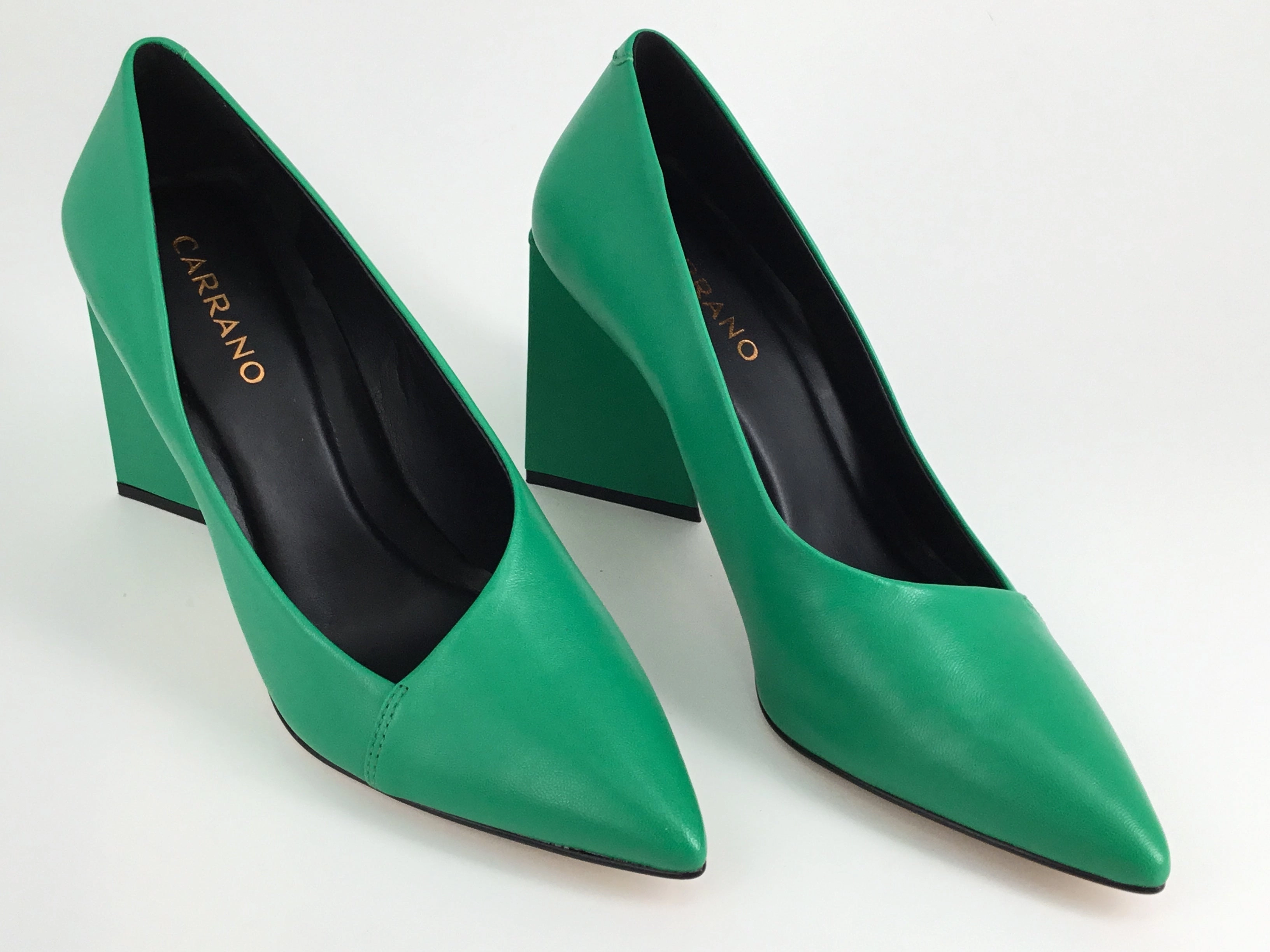 Carrano Caia available in 2 colours
