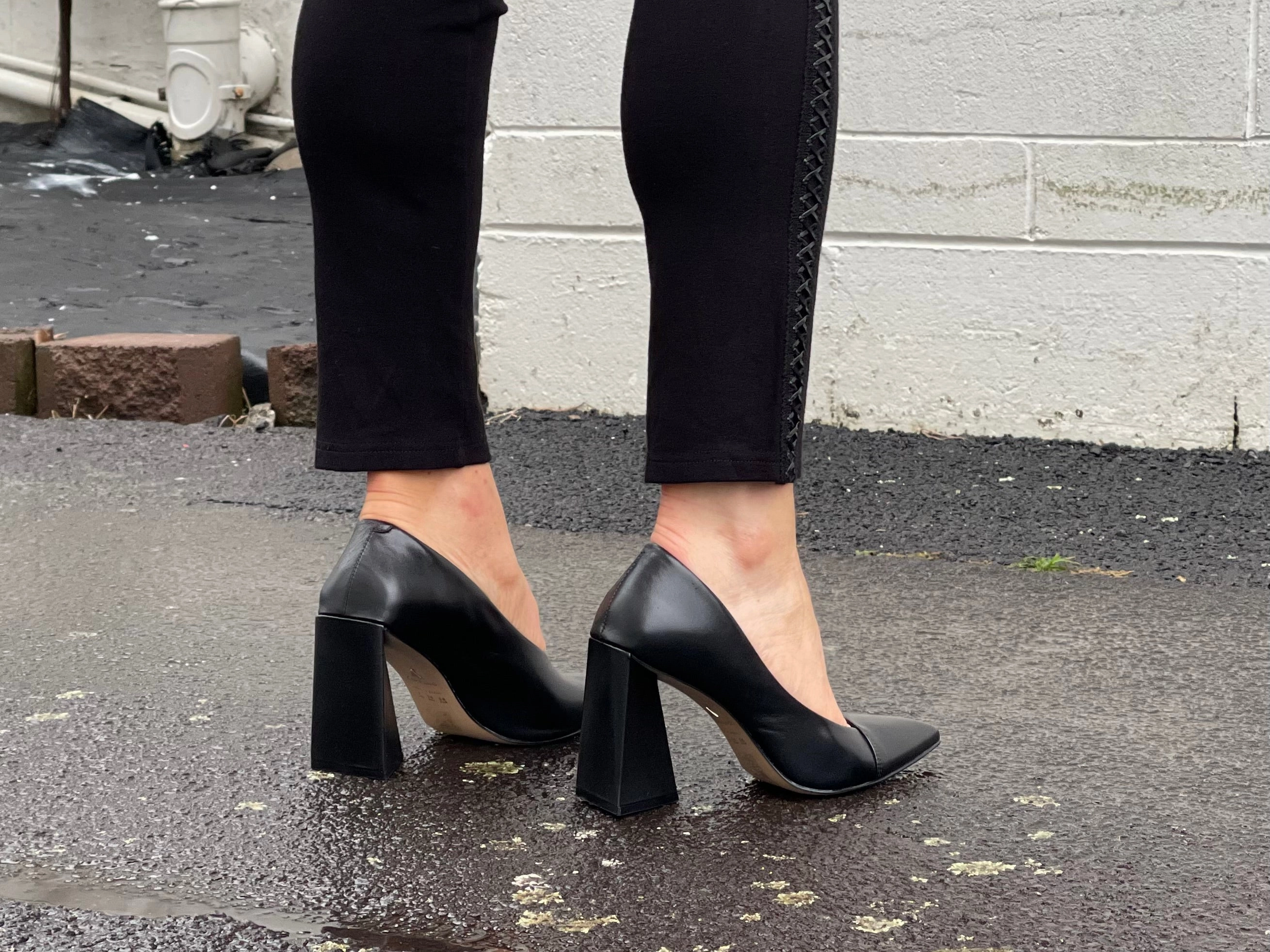 Carrano Caia available in 2 colours