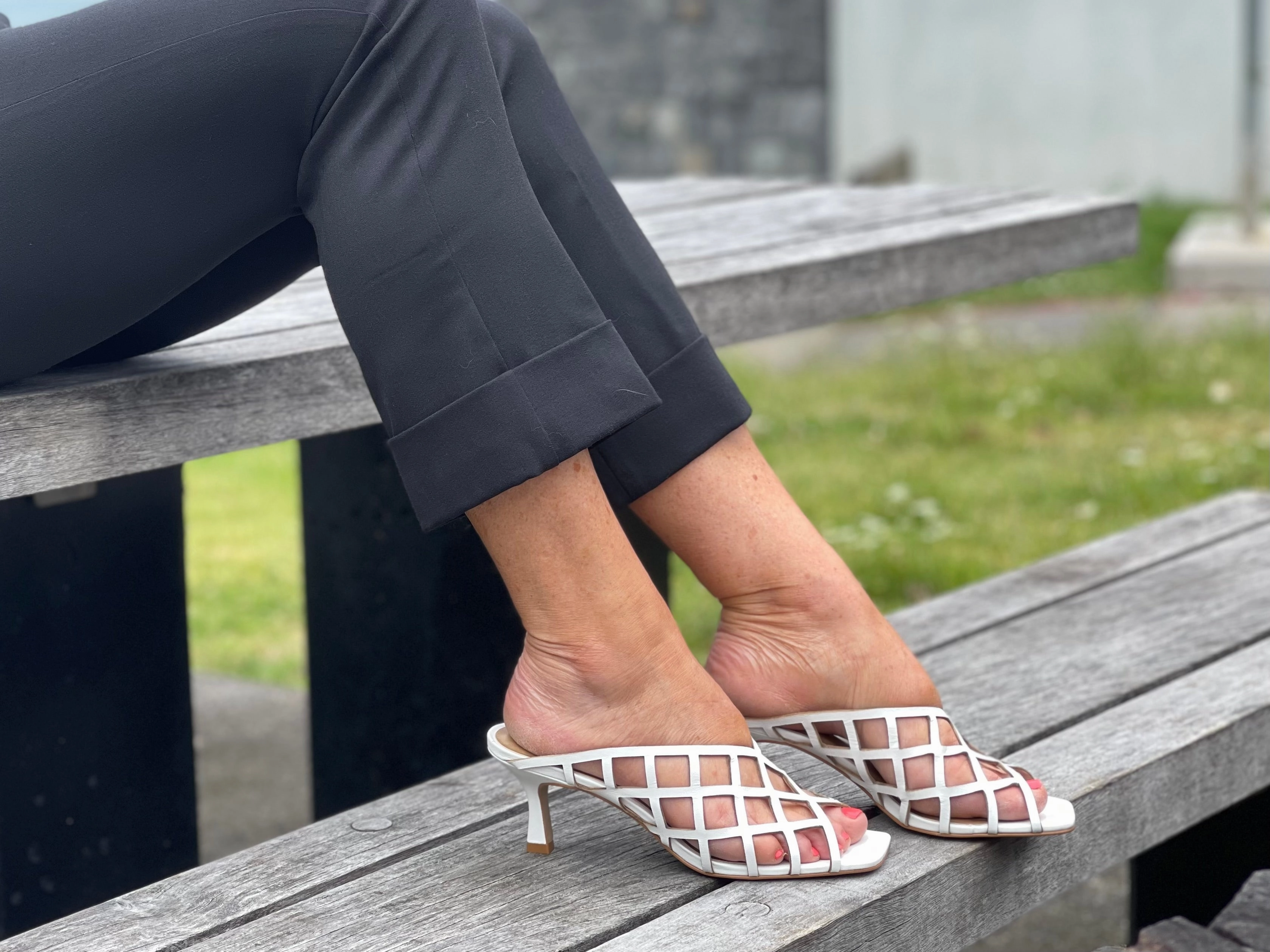 Carrano Faraz available in 2 colours