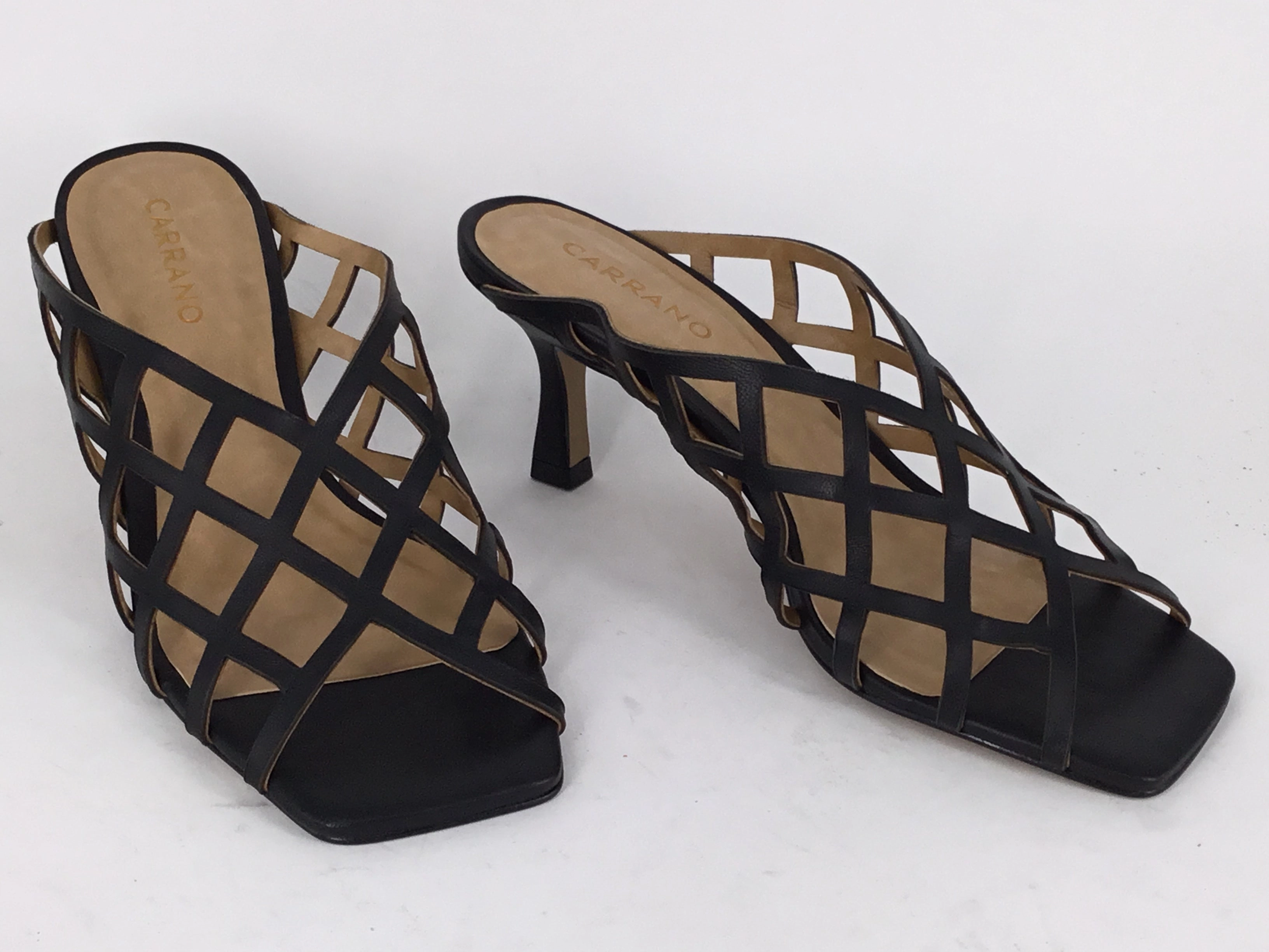 Carrano Faraz available in 2 colours