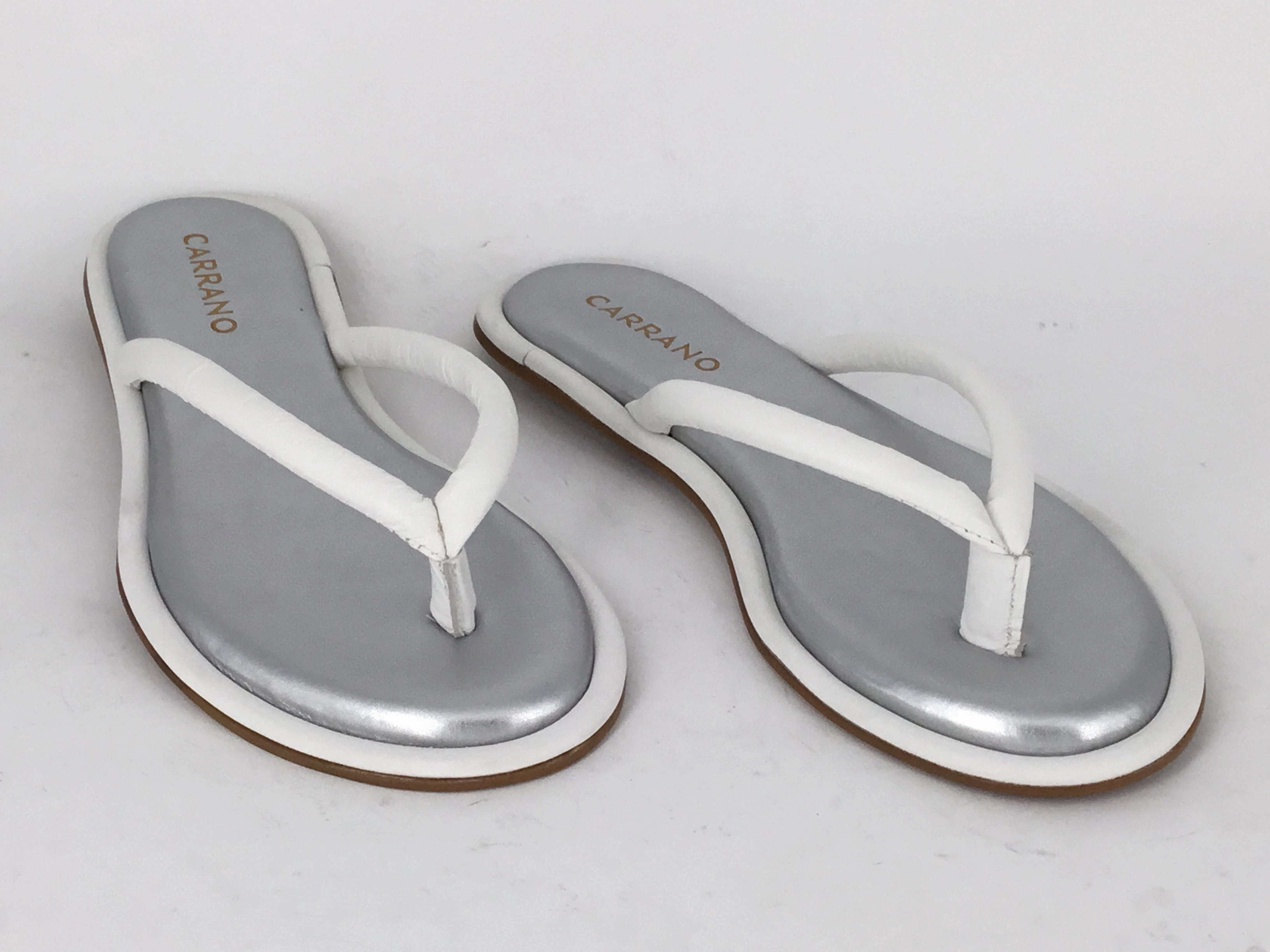 Carrano Favor available in 3 colours