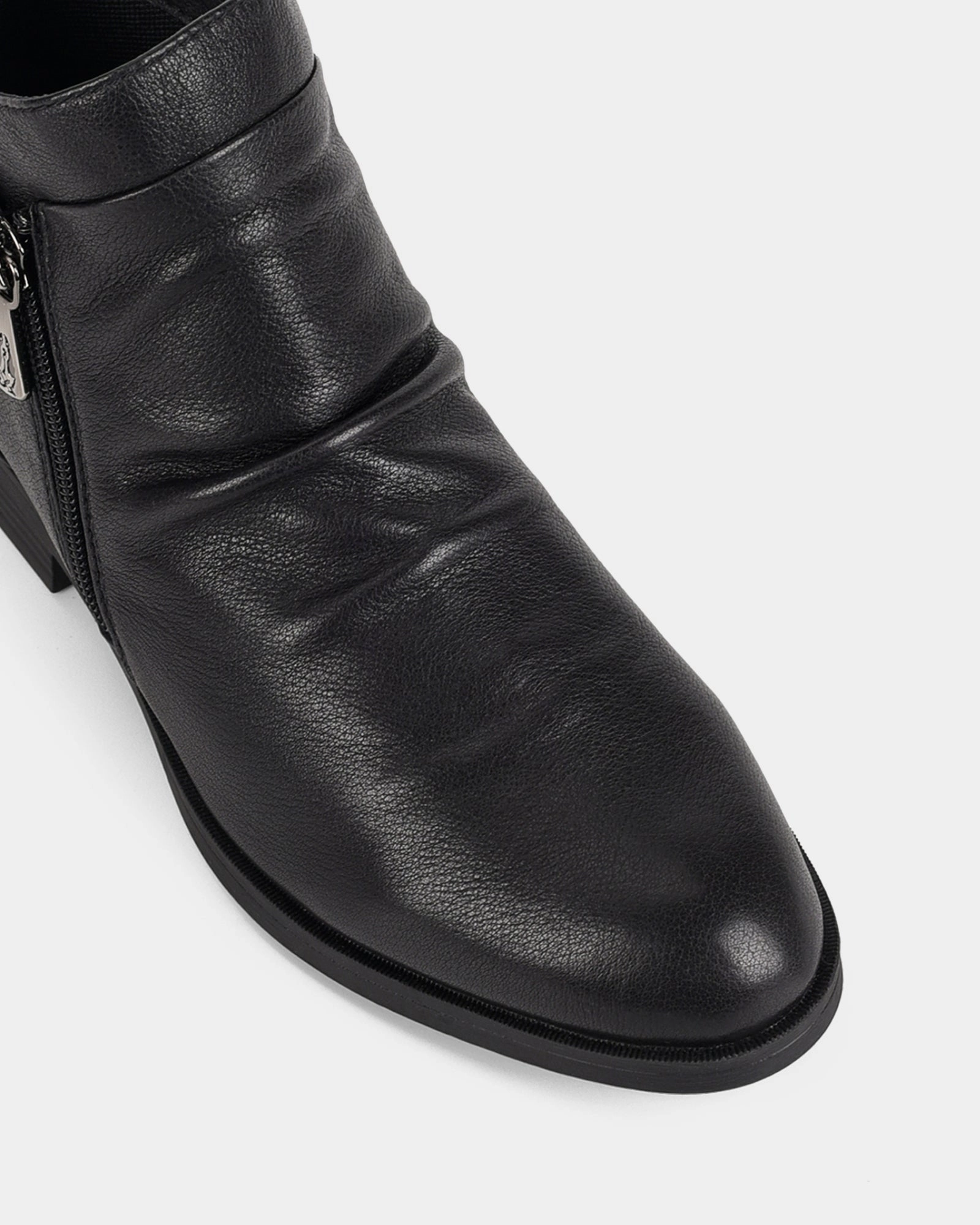 Chalet Black/Black