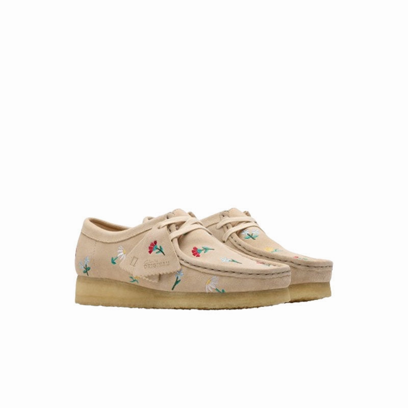Clarks Women's Wallabee Taupe Embroidery brown 2680171