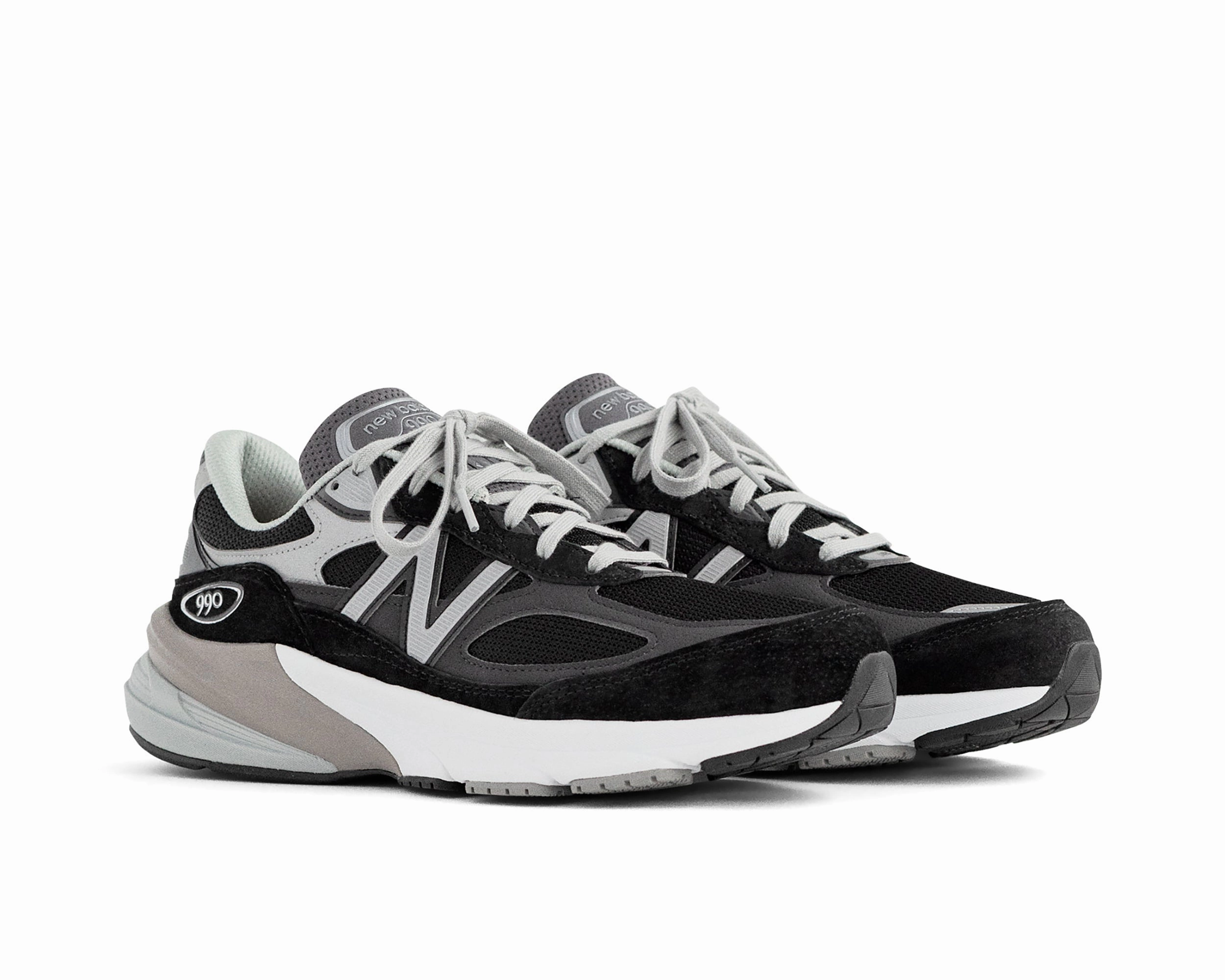 Men`s M990v6 Sneaker