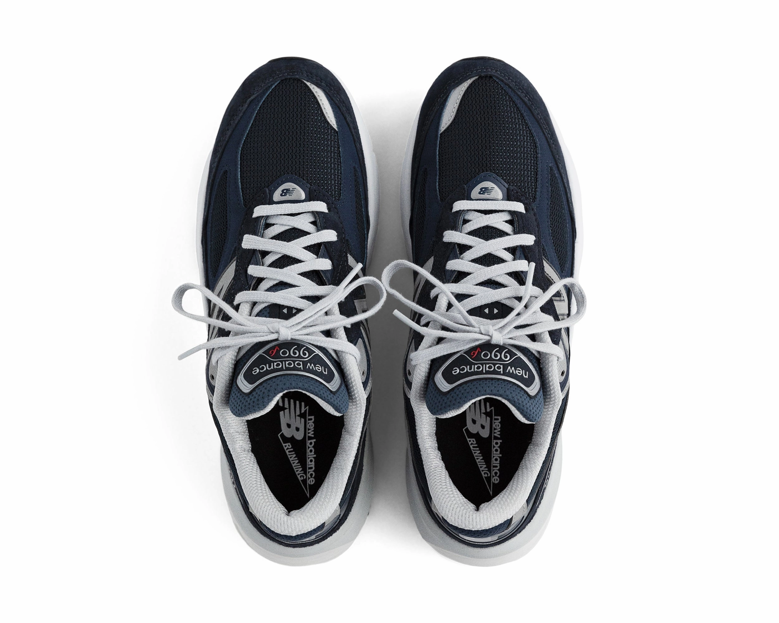Men`s M990v6 Sneakers