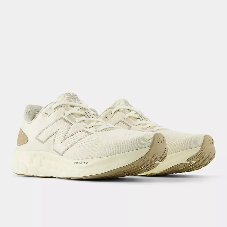 Shoes New Balance Women's 680 V8