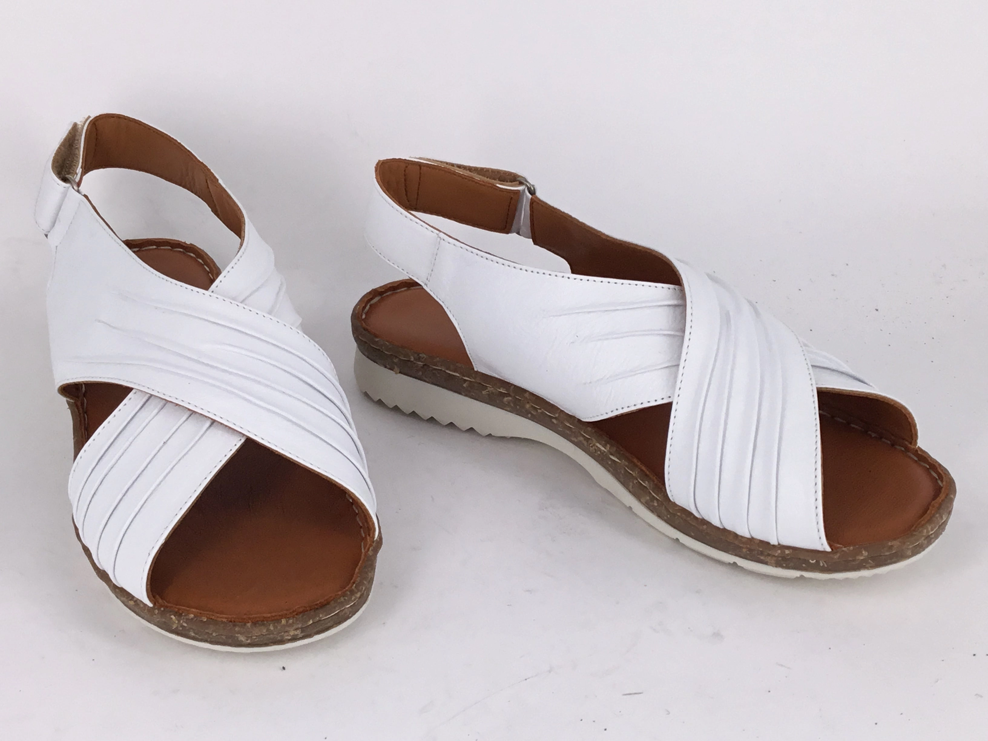 Via Nova Bibi available in 2 colours