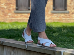 Via Nova Bibi available in 2 colours
