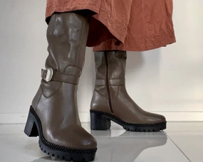 Via Nova Diana available in 3 colours