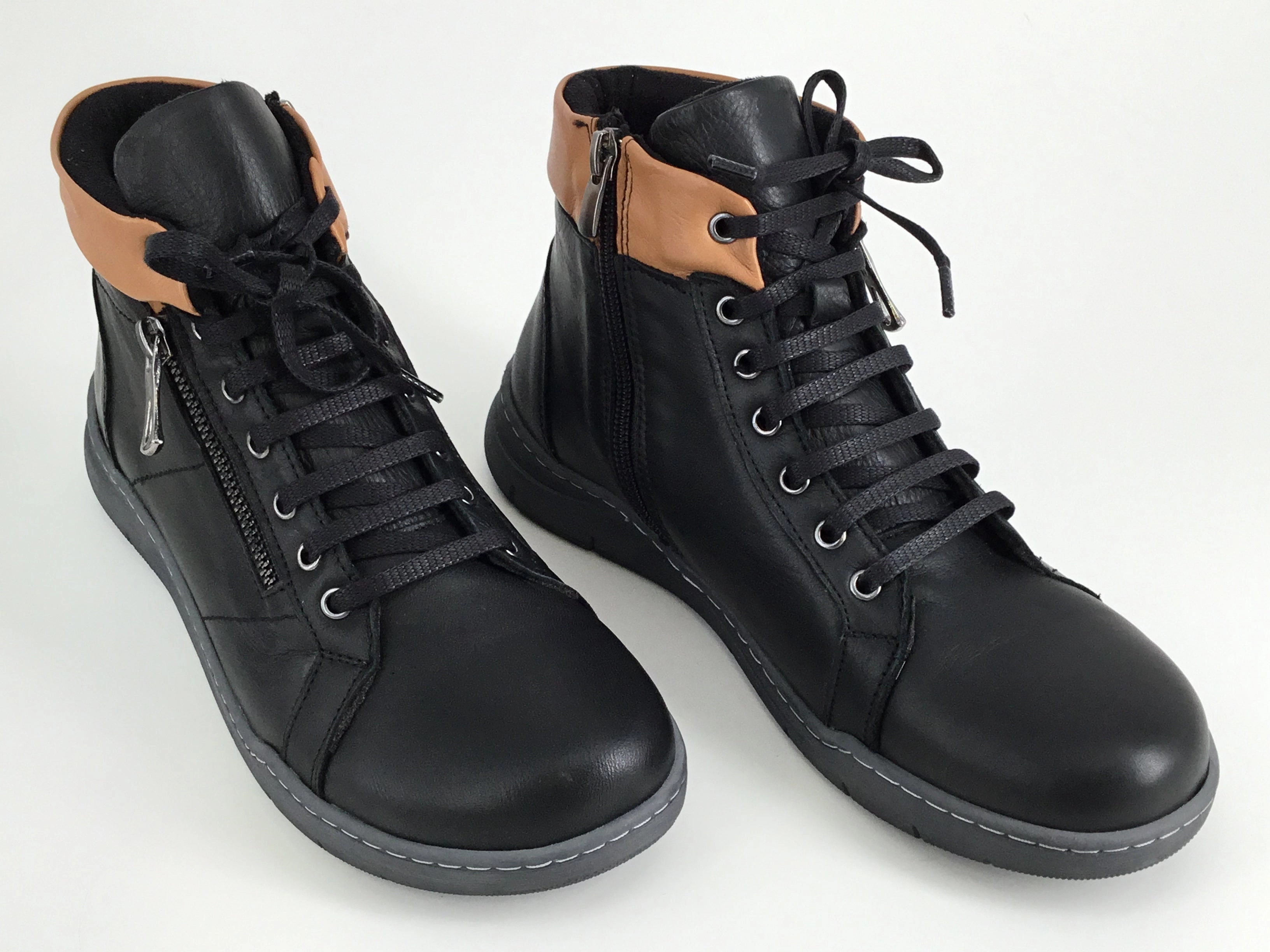 Via Nova Dusto available in 2 colours